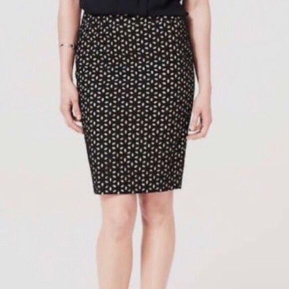 Loft black eyelet pencil skirt scalloped size 8 - Picture 1 of 8
